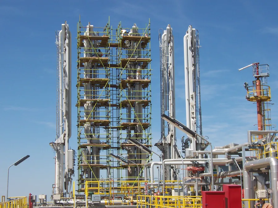 Planta petroquímica protegida con revestimientos Revesta